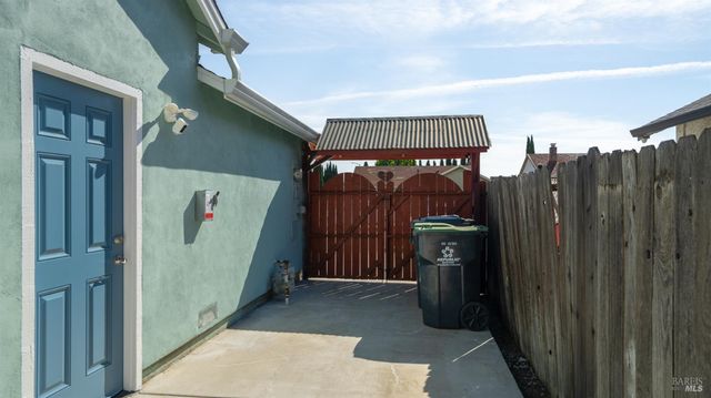 717 Capistrano Dr, Suisun City, CA 94585