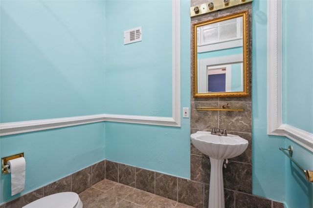 2122 Avenue K, Galveston, TX 77550