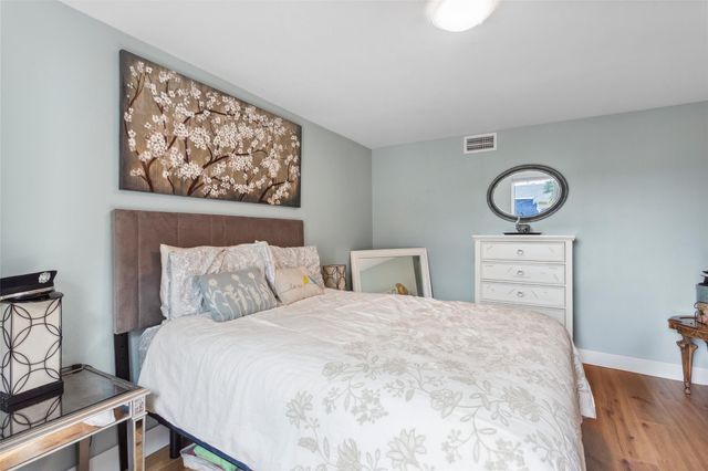2122 Avenue K, Galveston, TX 77550