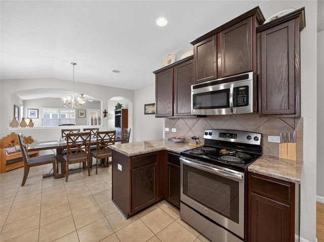 614 Lantana Ave, Lockhart, TX 78644