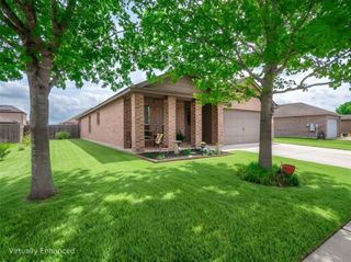 614 Lantana Ave, Lockhart, TX 78644