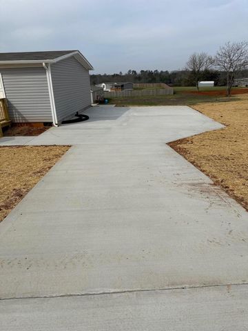 176 Meadow Lawn Drive, Englewood, TN 37329