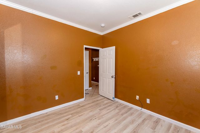 43963 Glenraven Road, Lancaster, CA 93535