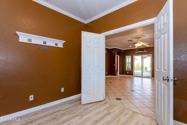 43963 Glenraven Road, Lancaster, CA 93535