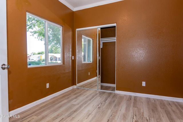 43963 Glenraven Road, Lancaster, CA 93535