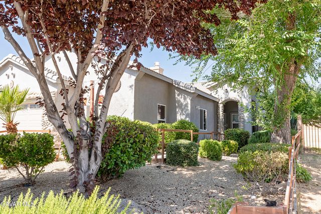 43963 Glenraven Road, Lancaster, CA 93535