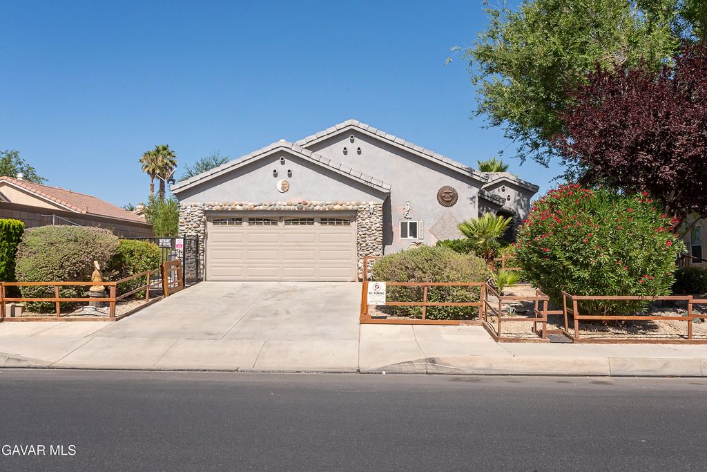 43963 Glenraven Road, Lancaster, CA 93535