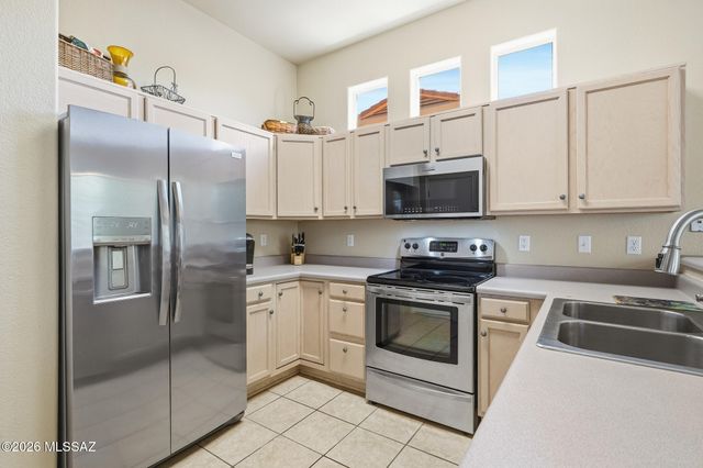 297 N Crescent Bell Drive, Green Valley, AZ 85614