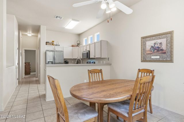 297 N Crescent Bell Drive, Green Valley, AZ 85614