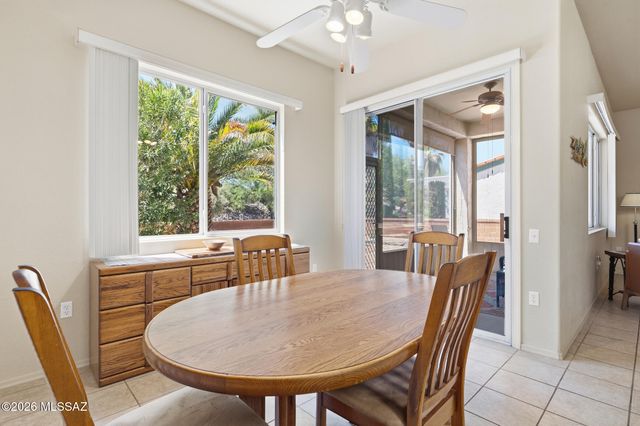 297 N Crescent Bell Drive, Green Valley, AZ 85614