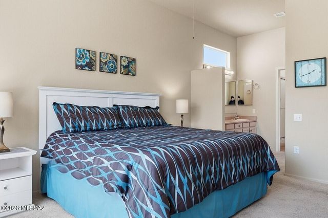 297 N Crescent Bell Drive, Green Valley, AZ 85614