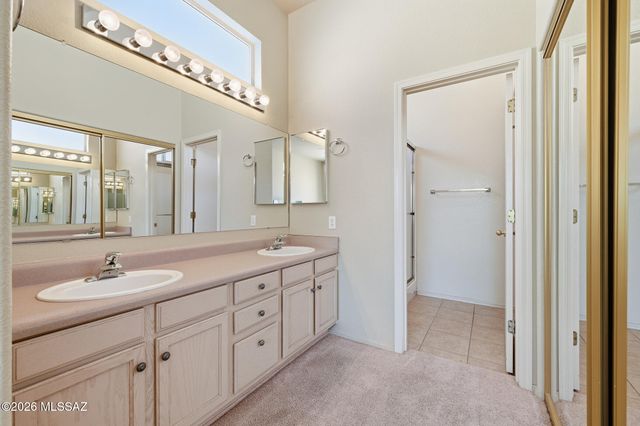 297 N Crescent Bell Drive, Green Valley, AZ 85614