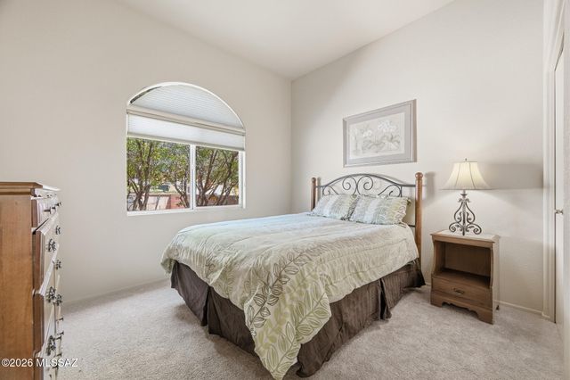297 N Crescent Bell Drive, Green Valley, AZ 85614