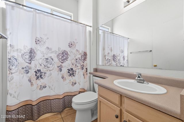 297 N Crescent Bell Drive, Green Valley, AZ 85614