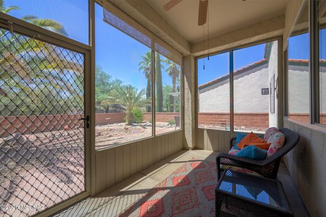 297 N Crescent Bell Drive, Green Valley, AZ 85614