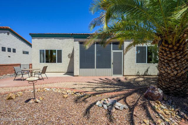 297 N Crescent Bell Drive, Green Valley, AZ 85614