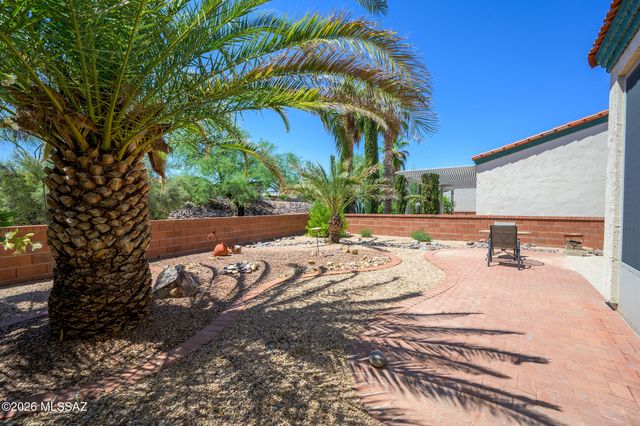 297 N Crescent Bell Drive, Green Valley, AZ 85614