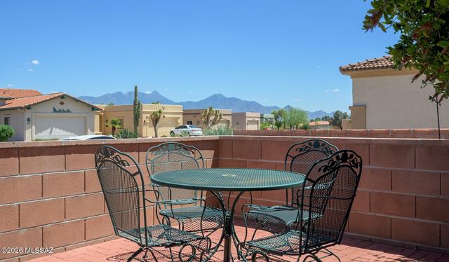 297 N Crescent Bell Drive, Green Valley, AZ 85614