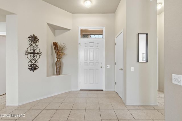 297 N Crescent Bell Drive, Green Valley, AZ 85614