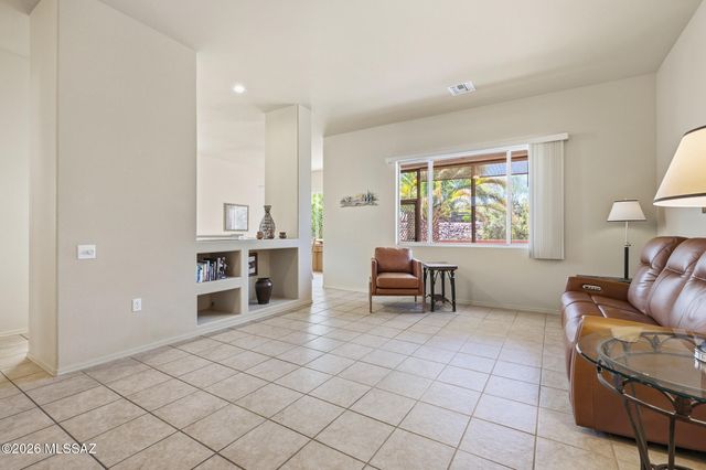 297 N Crescent Bell Drive, Green Valley, AZ 85614