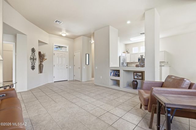 297 N Crescent Bell Drive, Green Valley, AZ 85614
