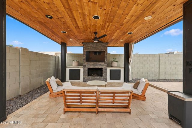 7323 E ALMERIA Road, Scottsdale, AZ 85257