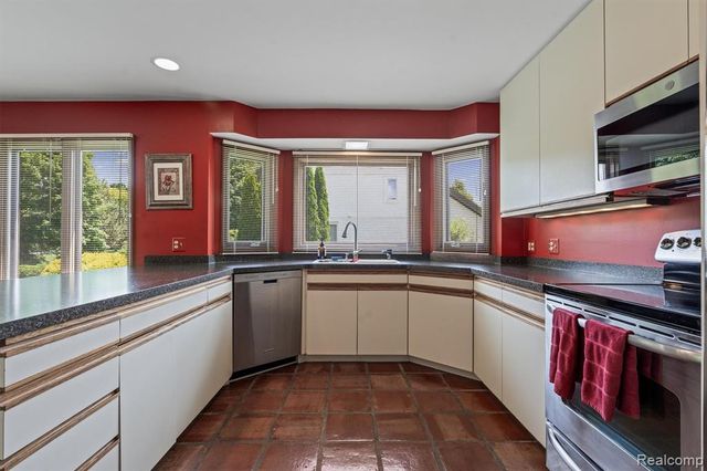 3436 Wedgewood Drive, Rochester Hills, MI 48306