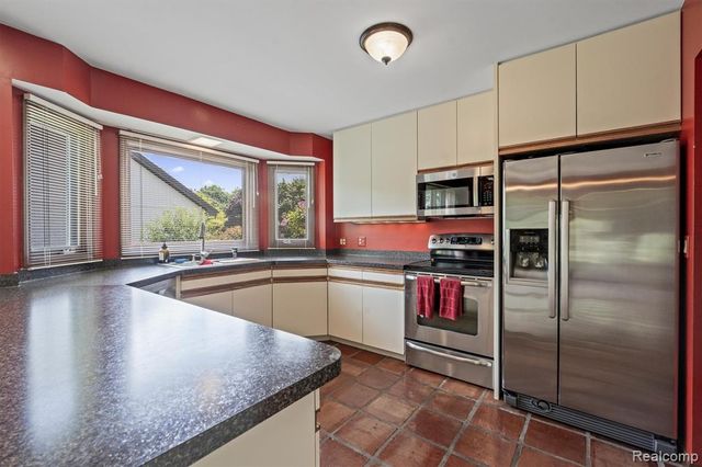 3436 Wedgewood Drive, Rochester Hills, MI 48306