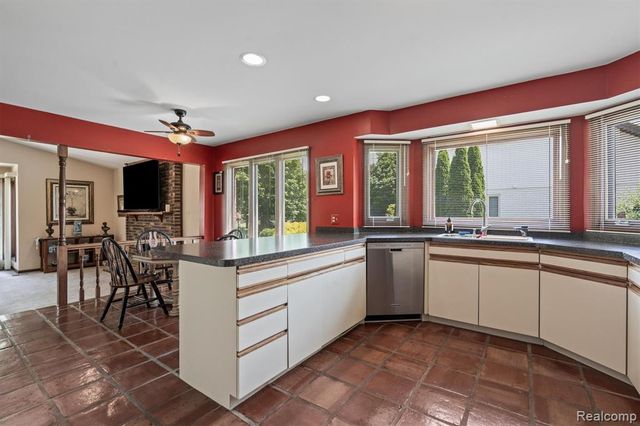 3436 Wedgewood Drive, Rochester Hills, MI 48306