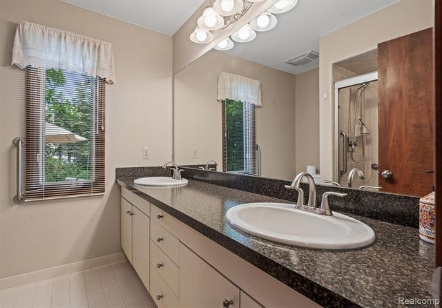 3436 Wedgewood Drive, Rochester Hills, MI 48306
