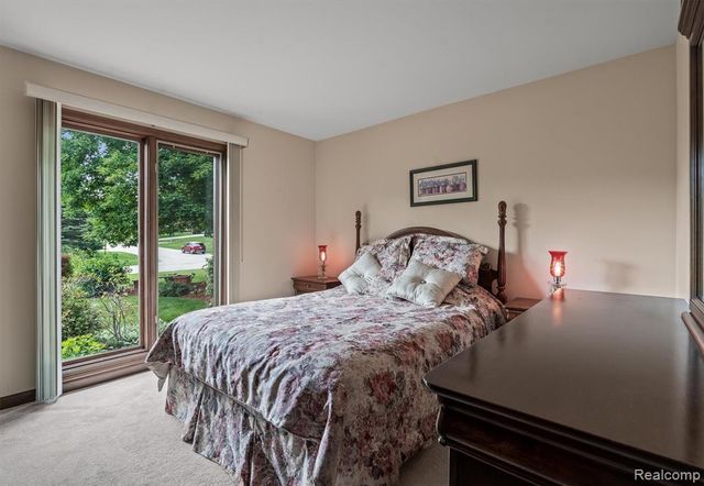 3436 Wedgewood Drive, Rochester Hills, MI 48306