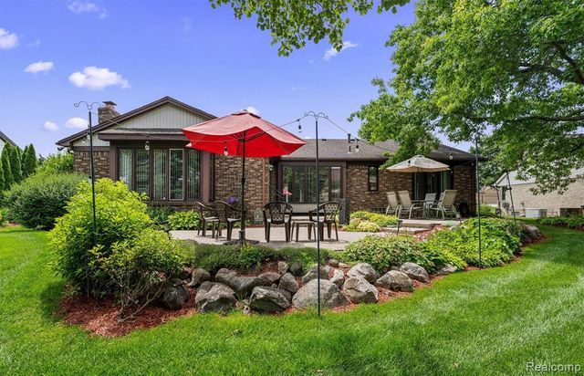 3436 Wedgewood Drive, Rochester Hills, MI 48306