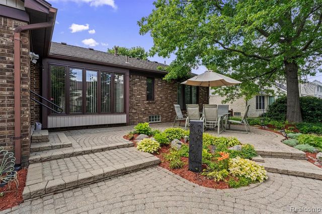 3436 Wedgewood Drive, Rochester Hills, MI 48306
