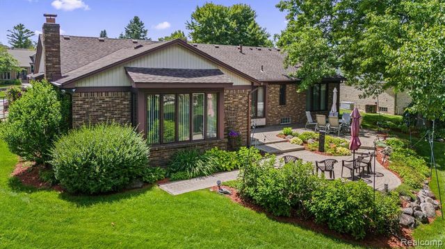 3436 Wedgewood Drive, Rochester Hills, MI 48306