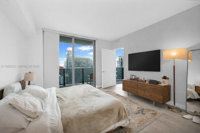 45 SW 9th St 2906, Miami, FL 33130