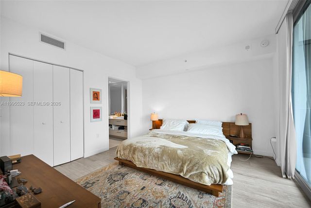 45 SW 9th St 2906, Miami, FL 33130