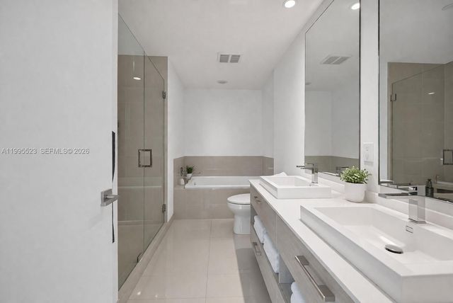 45 SW 9th St 2906, Miami, FL 33130