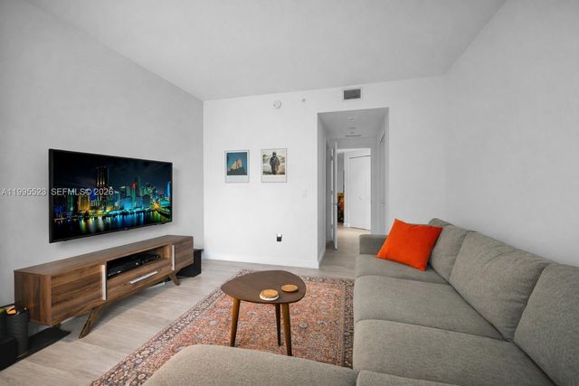 45 SW 9th St 2906, Miami, FL 33130