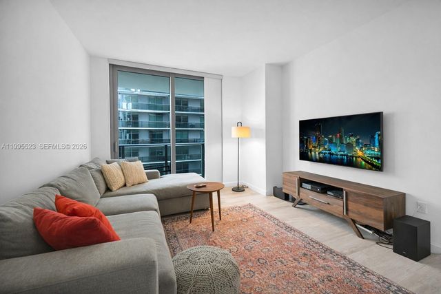 45 SW 9th St 2906, Miami, FL 33130