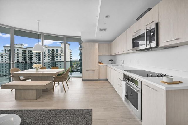 45 SW 9th St 2906, Miami, FL 33130