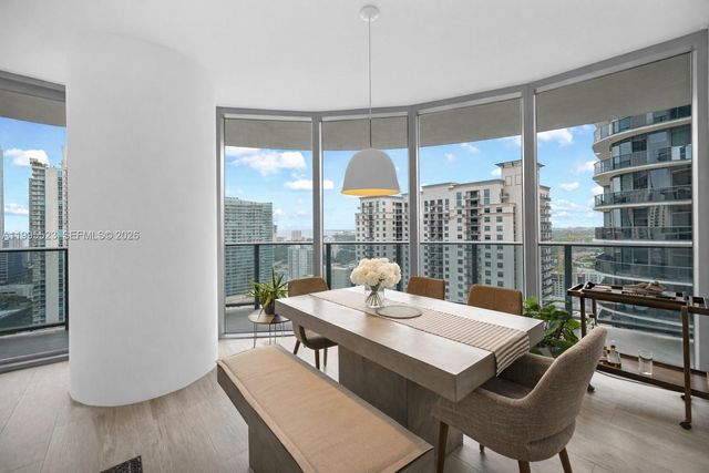 45 SW 9th St 2906, Miami, FL 33130