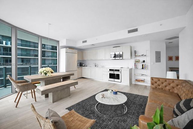 45 SW 9th St 2906, Miami, FL 33130