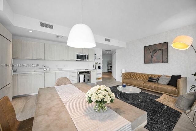 45 SW 9th St 2906, Miami, FL 33130