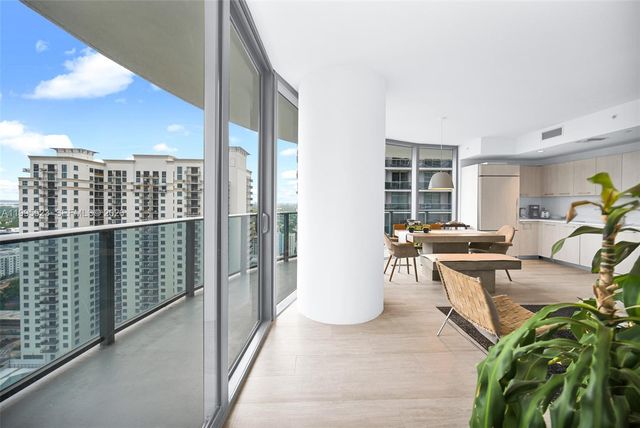 45 SW 9th St 2906, Miami, FL 33130