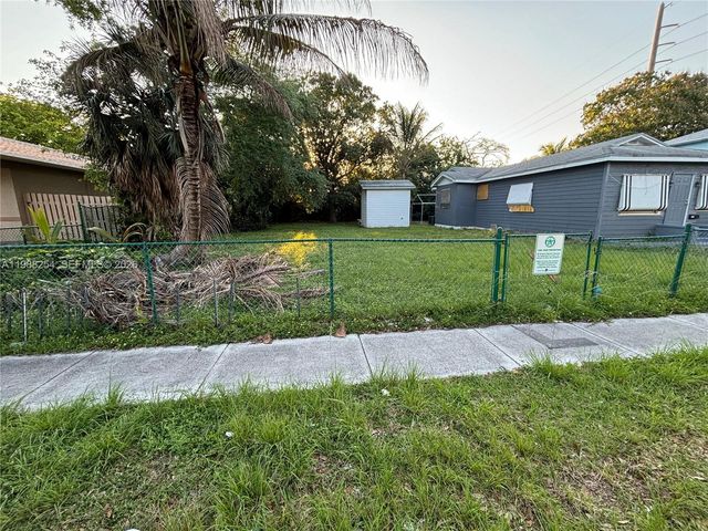 214 SW 1st Ave, Dania Beach, FL 33004