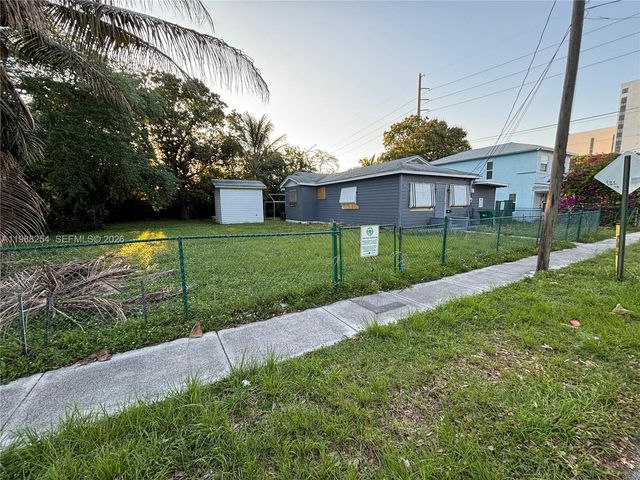 214 SW 1st Ave, Dania Beach, FL 33004