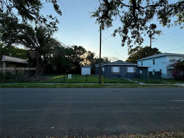 214 SW 1st Ave, Dania Beach, FL 33004