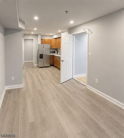 272 Orange St, Newark City, NJ 07103