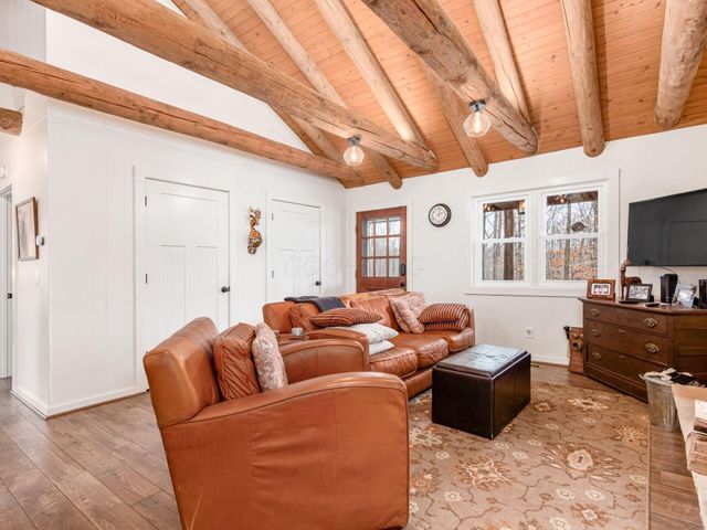 1060 Fox Lane, Sugar Grove, OH 43155