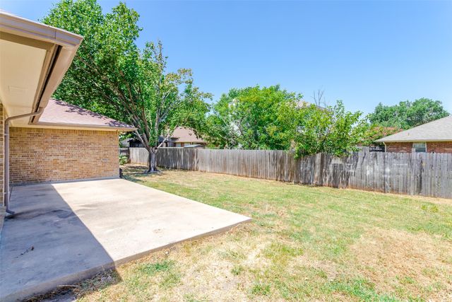 2506 Mckensie Lane, Grand Prairie, TX 75052